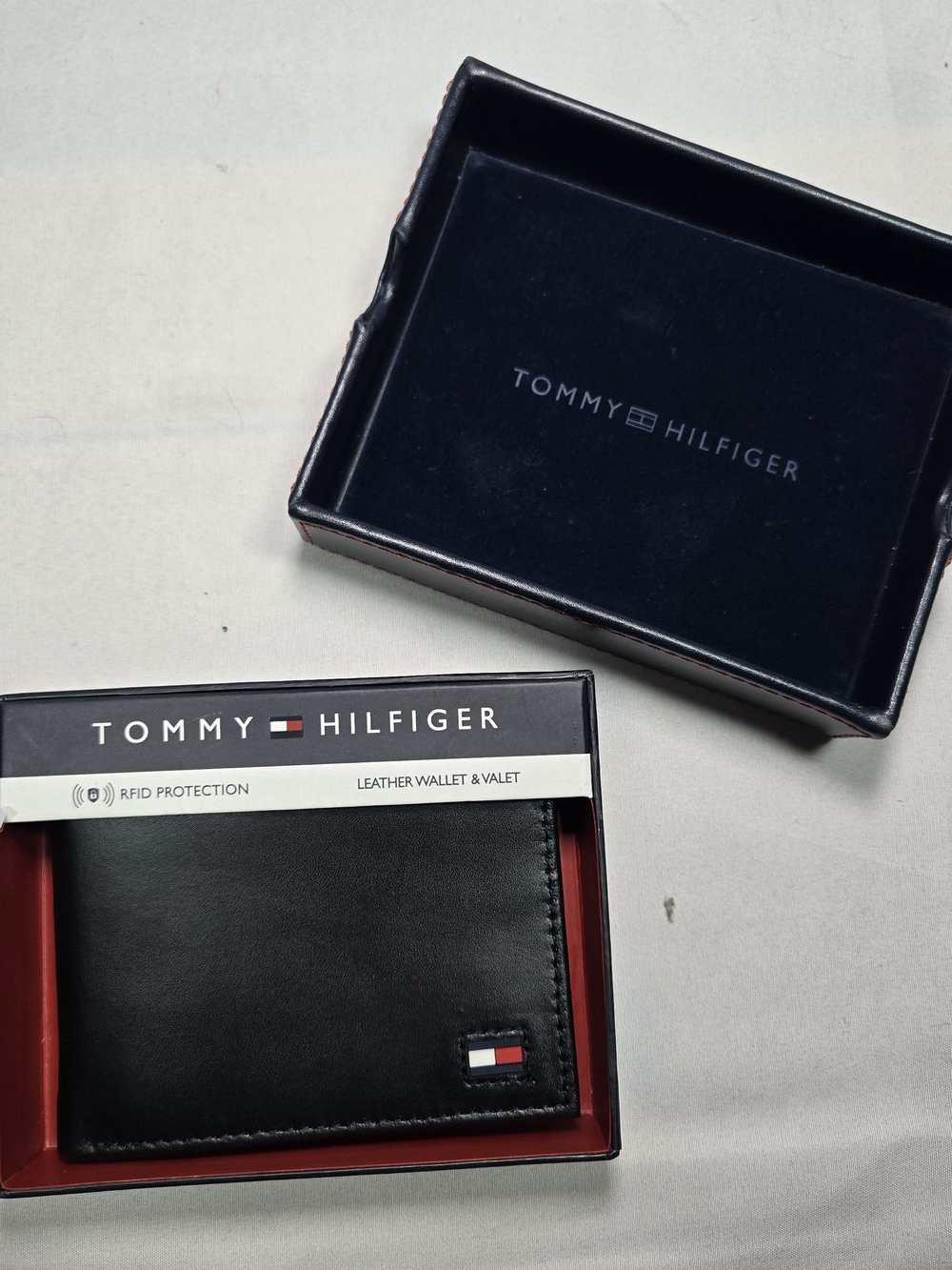 NEW Tommy Hilfiger Black Leather Wallet & Valet Bifold RFID Preppy